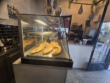 Θερμαινόμενη βιτρίνα τροφίμων με ράφια για την παρουσίαση και
