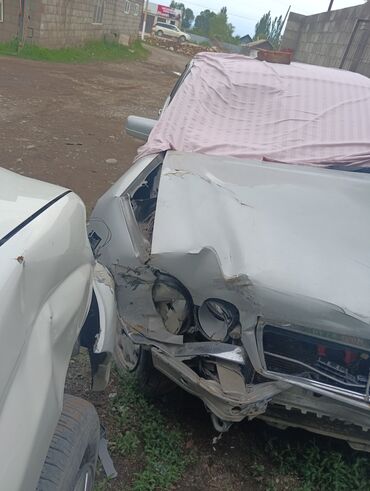 Транспорт: Mercedes-Benz 220: 2.3 л, Механика, Бензин, Седан