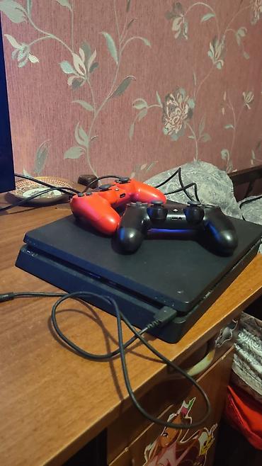 PS4 (Sony Playstation 4): Ps4 slim 872,8 gb yaddaş Versiya-13,50(son güncəlləmədi) 2 pult — 1