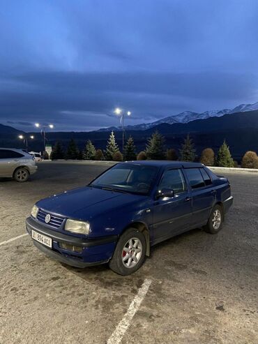фольксваген венто 1993: Volkswagen Vento: 1996 г., 1.8 л, Механика, Бензин, Седан