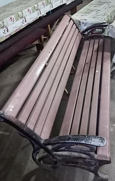 işlenmiş mebel: Metal karkaslı park skamyaları - Material: Döküm/metal yan dayaqlar — 1