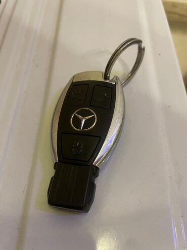 авто из азербайджана: Mercedes-Benz avtomobilləri üçün nəzərdə tutulmuş bu açar, qara rəngdə