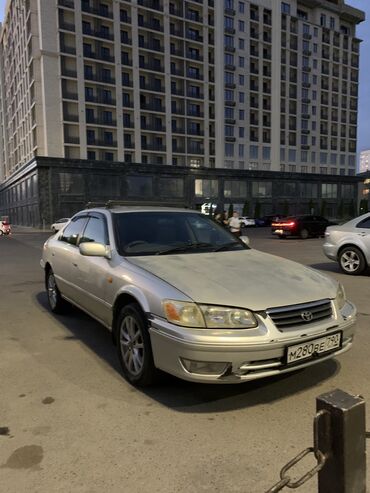 технику: Toyota Camry: 2001 г., 2.2 л, Автомат, Бензин, Седан