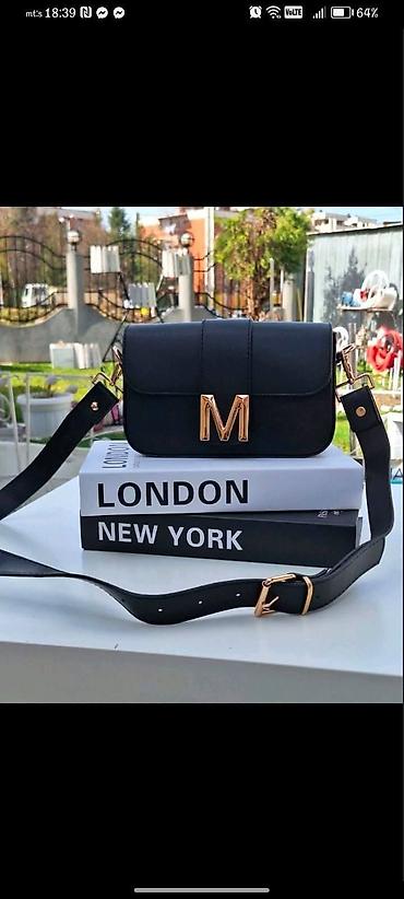 Torbe: Ženska crossbody torba sa metalnim slovom „M“ - Kompaktna torbica — 1