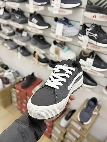 l xl: Мужские кроссовки, 41, 42, 42.5, Vans, Новый, цвет - Черный, Платная доставка — 3
