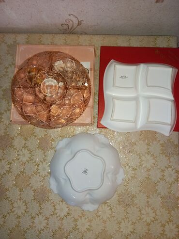 Digər dəstlər və servizlər: 1) Çərəz qabı. Çəhrayı rəng qabın dizaynına xüsusi və qeyri-adi — 3