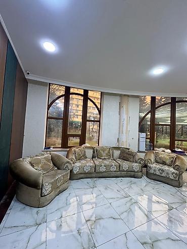 Digər mebel: Divan dəsti satilir. Restoranda foyedə istifadə olunub. Təzə deyil — 1