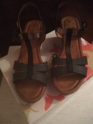 Digər ayaqqabılar: Qadın ayaqqabıları 2 ci əl. Çox az istifadə olunub. Təzə kimi. Bir — 3