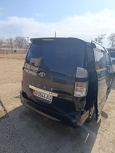 5: Toyota Voxy: 2004 г., 2 л, Автомат, Бензин, Минивэн — 2