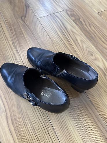 charles keith кошелек: Женские кожаные туфли-лоферы/монки, черные. Итальянские - Материал — 2