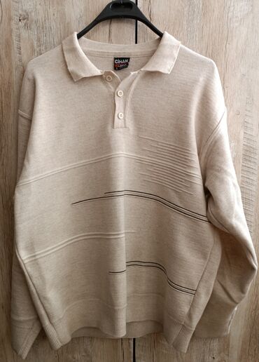 черный свитер мужской: Г.Ош, продается теплая кофта бежевого цвета в хорошем состоянии