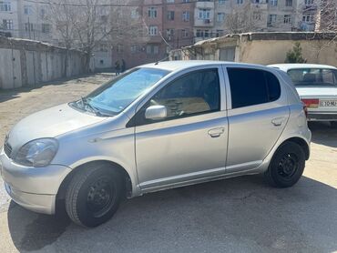 Toyota: Toyota Vitz: 1 l | 1999 il Sedan