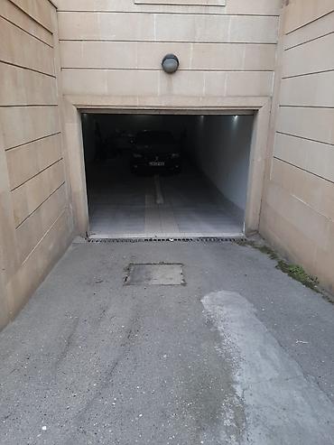 ev t: T. Əliyev küçəsində. Mülkiyyətdə 650m² olan. 7 sotda 4mərtəbəli 8 — 9