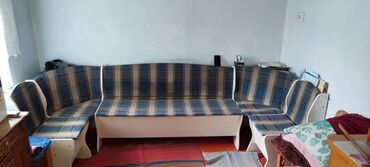 уголок диван на кухню: Угловой диван, цвет - Голубой, Б/у