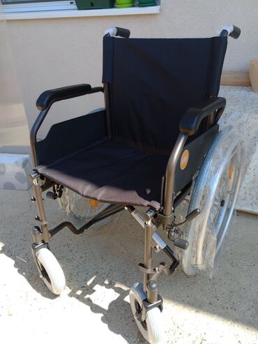 Invalidska kolica: Invalidska kolica i antidekubitis jastuk za sedenje, sve je potpuno