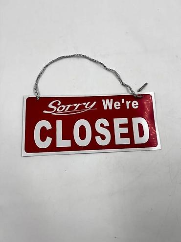 Рекламные щиты: Yapışqan open closed “Gəl və daxil ol, biz açıqıq!” və “Üzr — 2