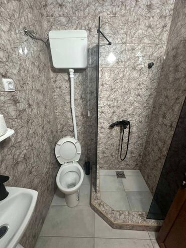 Kuća na dan: 45 kv. m, 2 sobe — 4