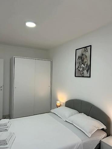 Stan na dan: Apartmani “Favorit” – Srebrno jezero 🌅 Izdajemo moderno opremljene — 12