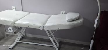 Salon masaları: İşlənmiş, Makiyaj üçün masa, Güzgülü
