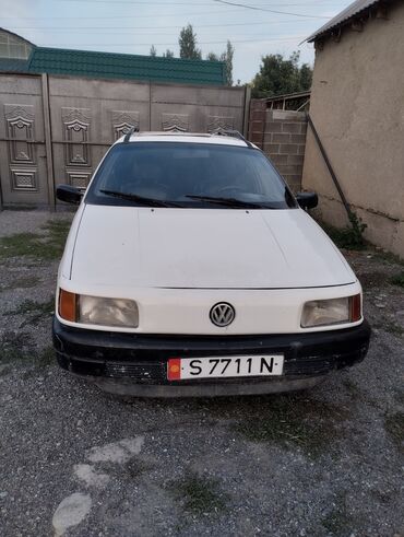 б3 седан: Volkswagen Passat: 1992 г., 1.8 л, Механика, Бензин, Универсал