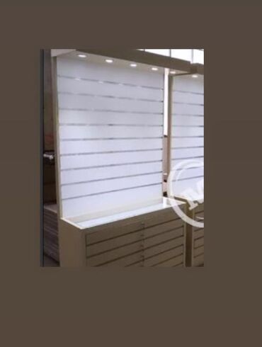 mağaza vitrinləri: Vitrin sokulu vezyetdedir hazir formasi bele olur yalniz vitrindir
