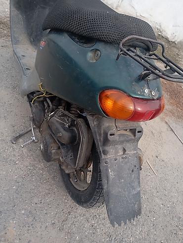 скутер ондоо: Скутер 50 см³ (ориентировочно, класс Honda/Dio) зеленого цвета. ЗАДНЕЕ — 5