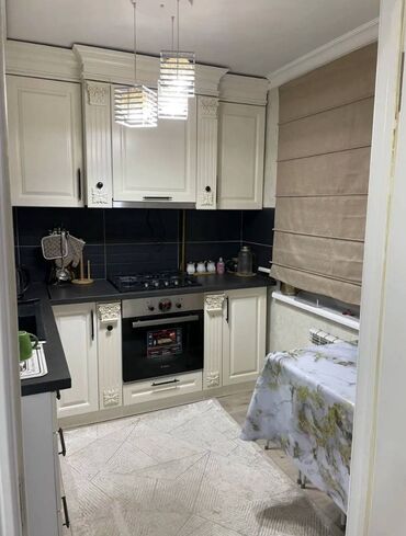 продаю квартиру 8 микрорайон: 2 комнаты, 46 м², 104 серия, 3 этаж, Евроремонт