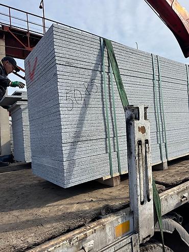 Фасадные гранитные плитки: Серые граниты, натуральный камень гранит. Гранит для цоколя — 24