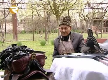 Yəhərlər: Qədimi Çərkəzi Yəhərlər—Qırmızı yəhər 1965ci il Qara yəhər isə 1968ci — 11