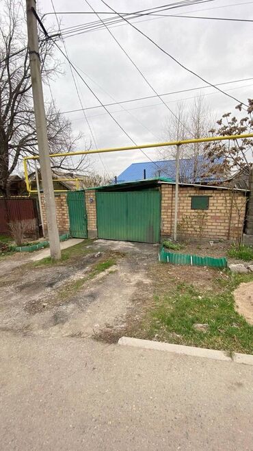 токмок продаю: Дом, 75 м², 4 комнаты, Агентство недвижимости, Старый ремонт