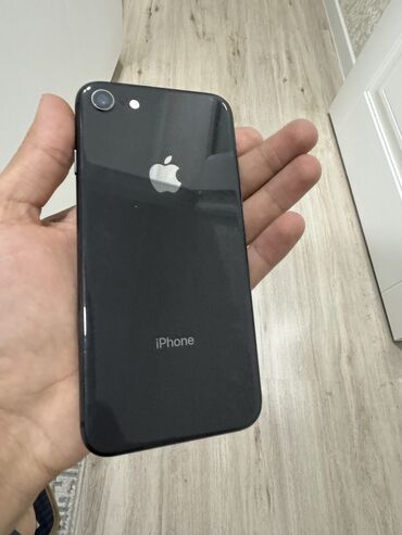 Apple iPhone: IPhone 8, Б/у, 64 ГБ, Черный, Зарядное устройство, Чехол, 100 %