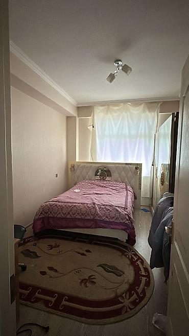 Köhnə tikili: Satılır: 2 otaqlı mənzil • Plan: geniş zal, ayrıca yataq otağı, ayrı — 3