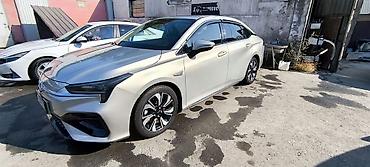 platform ok: GAC Aion S Plus, серебристый седан на электротяге. Кузов и экстерьер — 1