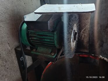 инструменты для гаража: Наждак. Однофазный двигатель с креплением для камня от болгарки