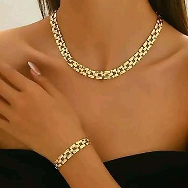 moschino torbice: Set za nju 💃
Ogrlica+narukvica 👑
✨️💫Cena seta 2100 din
💋 — 1
