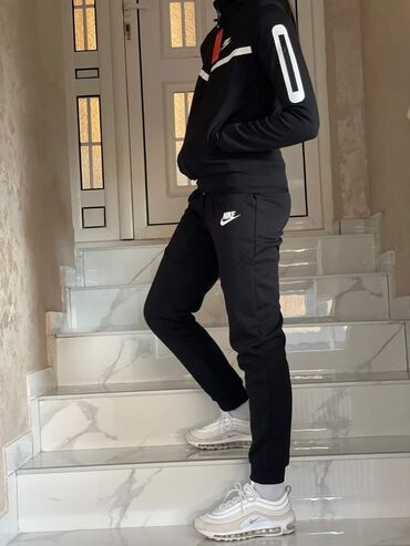 Trenerke: S-Xl. L — 12