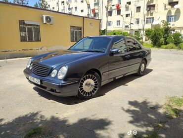 Mercedes-Benz: Mercedes-Benz E 200: 2 l | 2000 il Sedan — 17