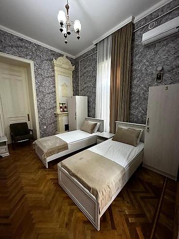 hosteler: Mərkəzdə yerləşən hazır HOSTEL biznesi satılır. Əsas üstünlüklər: - — 4