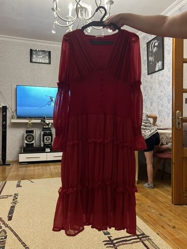 Ziyafət donları: Qırmızı şifon don - Material: yüngül, axıcı şifon; içlikli - Rəng