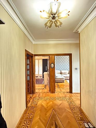 Köhnə tikili: 8 mkr sexsi evimdi satiram 9mertebeli binanin 6 mertebesinde orra — 1