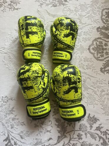 спортивные трусы: Боксерские перчатки Professional Boxing Equipment - Комплект: 2 пары