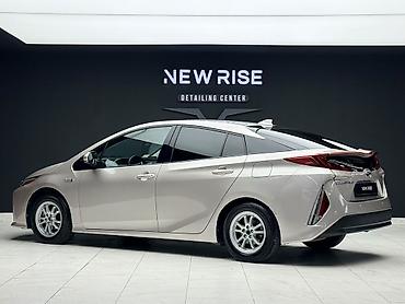 corolla 2022: Toyota Prius: 2017 г., Гибрид, Лифтбек — 6