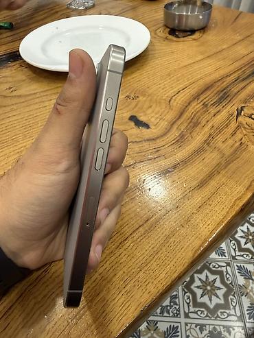 12 iphone: IPhone 15 Pro, Natural Titanium, Face ID — 3