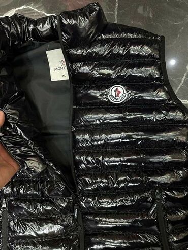 moncler kape cena original: Muski prsluci
Cena 3600
Vel. S - 2XL
P/31