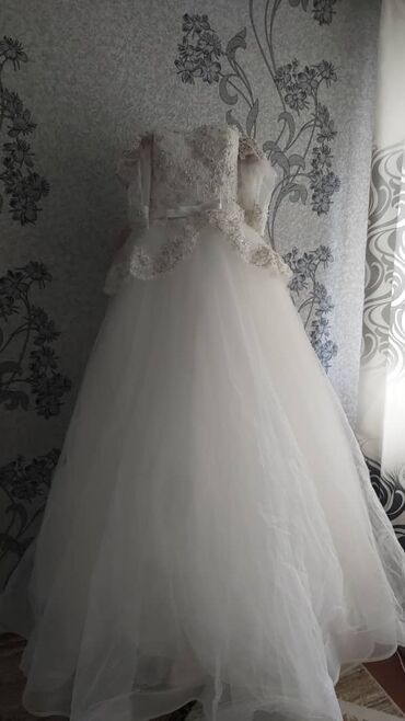 купить свадебное платье бу: Свадебное платье
торг уместен