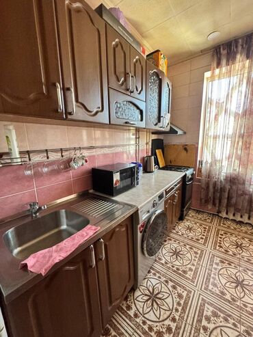 ищу квартиру в оше: 3 бөлмө, 82 кв. м, 106-серия жакшыртылган, 8 кабат, Косметикалык ремонт