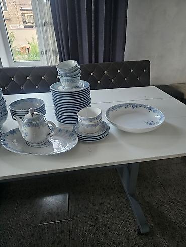 Столовый сервиз фарфоровый, классический белый с нежным голубым