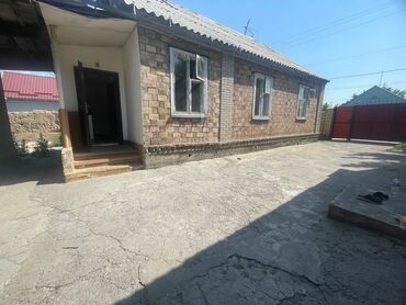 ак ордо аренда: 50 м², 3 комнаты, Балкон застеклен, Подвал, погреб, Забор, огорожен