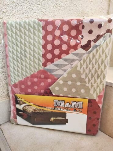 Posteljina: Cena 2400 din Pamučna posteljina Sadrzaj seta: -materijal 100% — 10