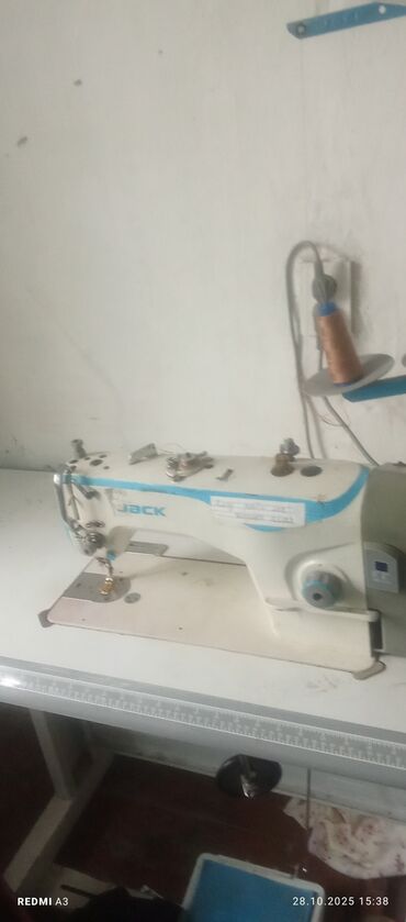 колонковая швейная машина для кожи: Швейная машина Jack, Автомат